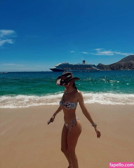 Naakte gelekte OnlyFans-foto van Malley Doherty