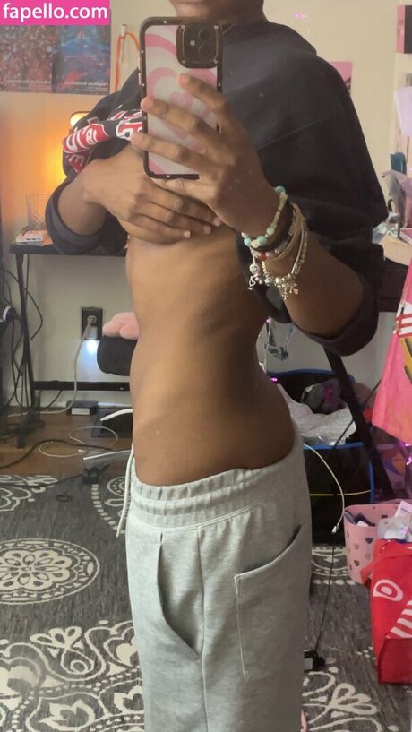 Naakte gelekte OnlyFans-foto van Blkgirlkai