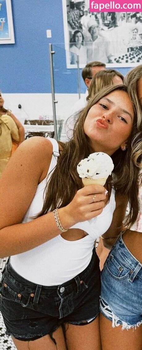 Naakte gelekte OnlyFans-foto van Cailey Fleming