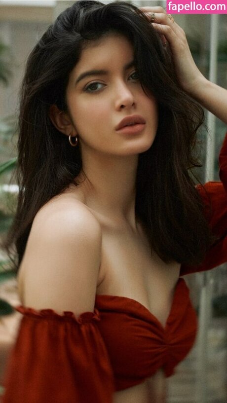 Naakte gelekte OnlyFans-foto van Shanaya Kapoor