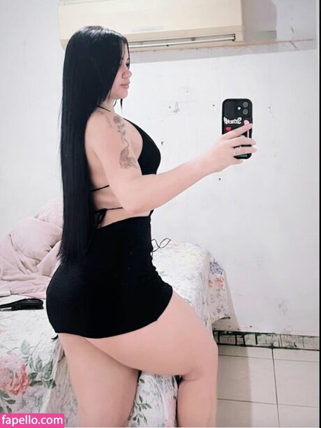 Naakte gelekte OnlyFans-foto van Luana Rebelo