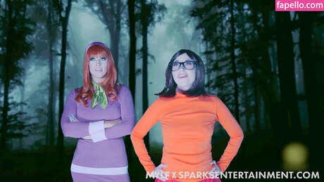 Velma & Daphne Cosplay