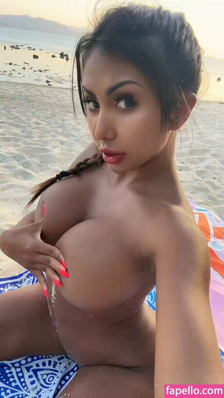 Naakte gelekte OnlyFans-foto van Jennawicked