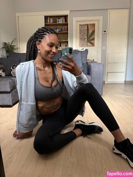 Naakte gelekte OnlyFans-foto van Itszurihill