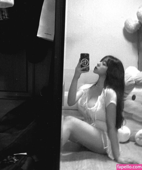 Naakte gelekte OnlyFans-foto van Soooyaee
