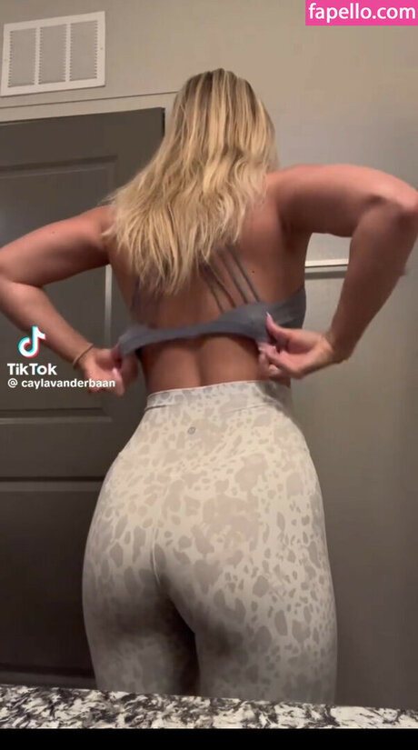 Naakte gelekte OnlyFans-foto van Cayla Vanderbaan