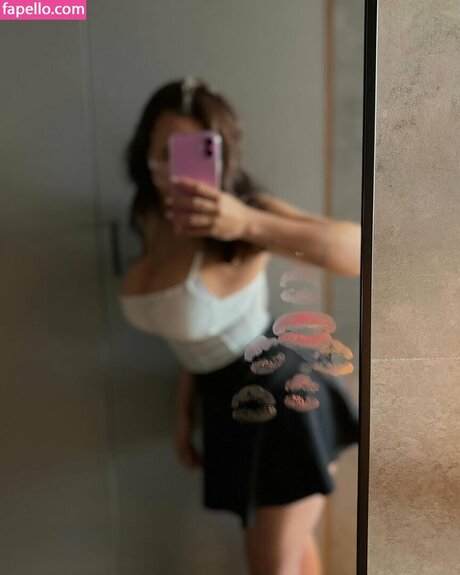 Naakte gelekte OnlyFans-foto van Todorovaelizabeth