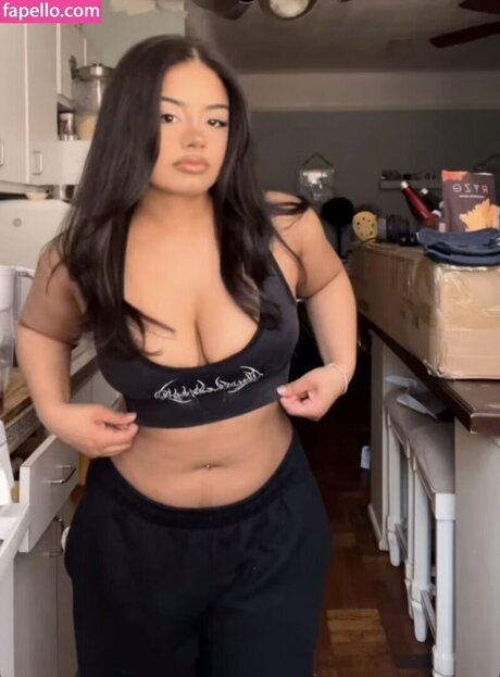 Naakte gelekte OnlyFans-foto van Avriell