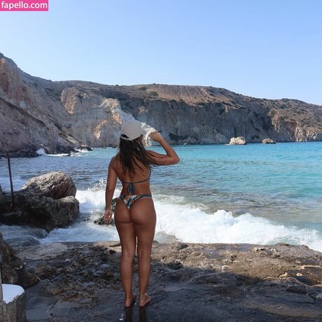 Naakte gelekte OnlyFans-foto van Ruby Sheohmelian