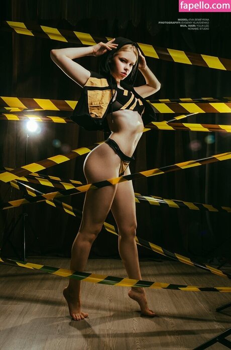 Eva Lee Model