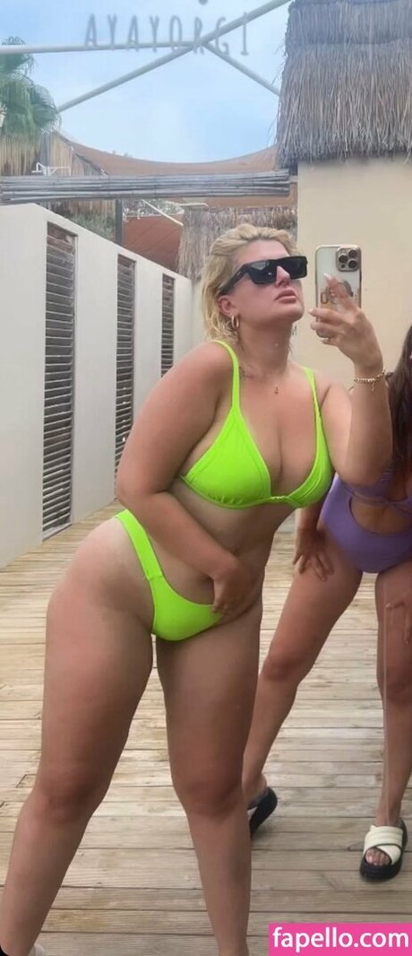 Naakte gelekte OnlyFans-foto van Begm Polat