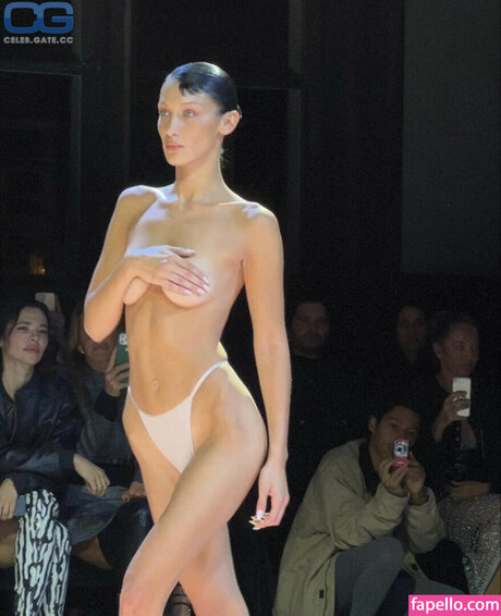 Naakte gelekte OnlyFans-foto van Bellahadid