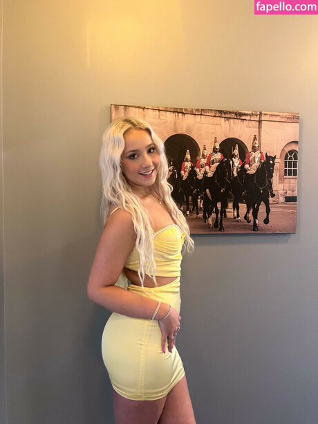 Naakte gelekte OnlyFans-foto van Lexi Booker