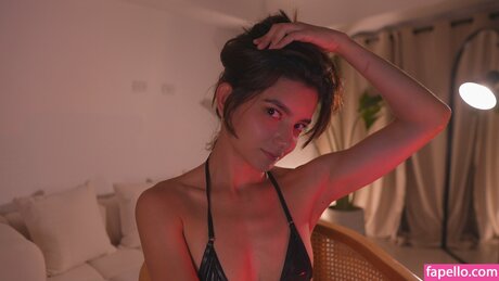 Naakte gelekte OnlyFans-foto van Ellelure