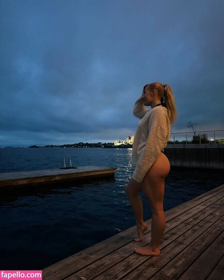 Naakte gelekte OnlyFans-foto van Silje Fredsvik