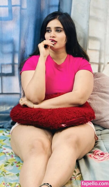 Naakte gelekte OnlyFans-foto van Pavitra Poojary
