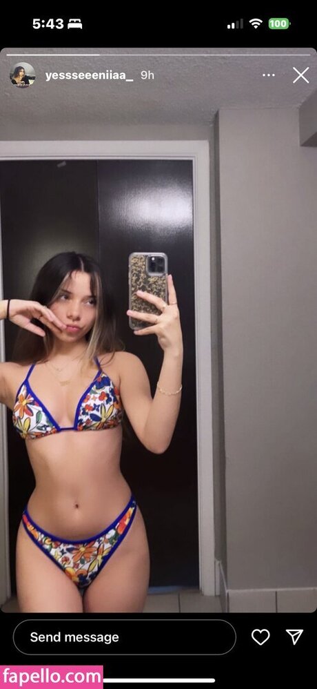 Naakte gelekte OnlyFans-foto van Yessseeeniiaa
