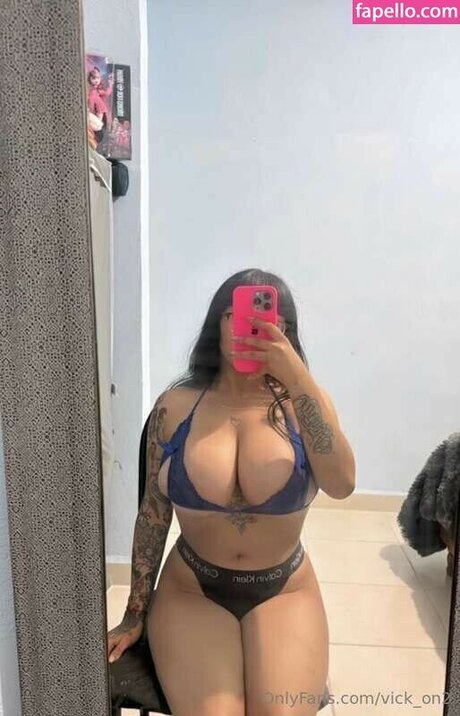 Naakte gelekte OnlyFans-foto van Vickyonts