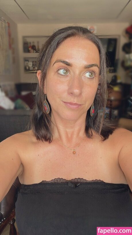 Naakte gelekte OnlyFans-foto van Kate Harrison