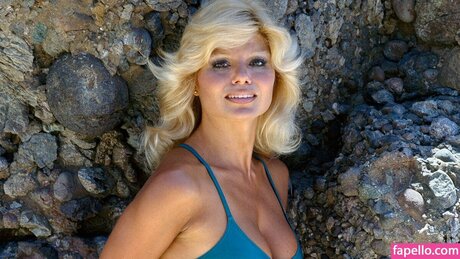Naakte gelekte OnlyFans-foto van Loni Anderson