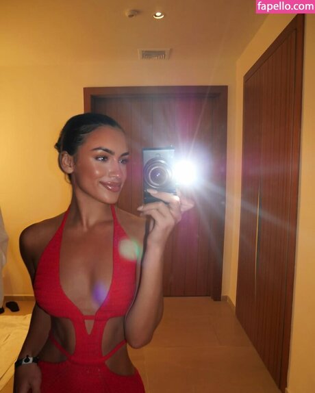 Naakte gelekte OnlyFans-foto van Ariana Barrett