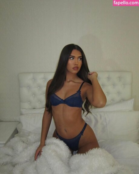 Naakte gelekte OnlyFans-foto van Aaliyah Fairbrother