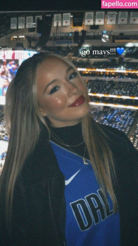 Naakte gelekte OnlyFans-foto van Lynzie Fulton