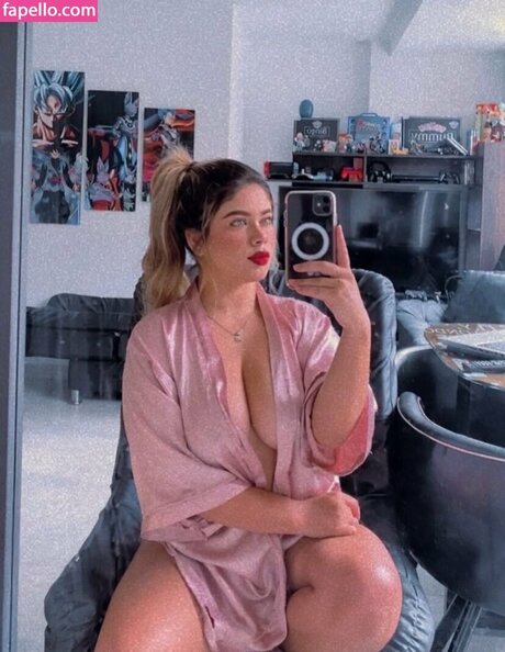 Naakte gelekte OnlyFans-foto van Daniela Villa
