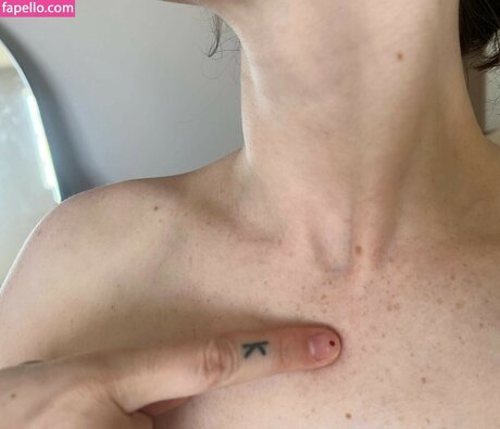 Naakte gelekte OnlyFans-foto van Ella Woolsey