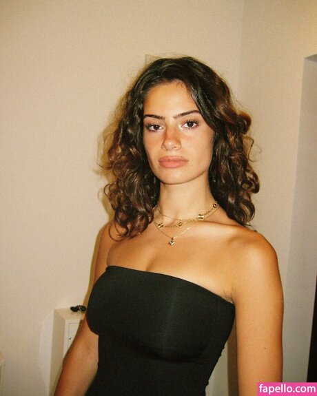 Naakte gelekte OnlyFans-foto van Rimaelif