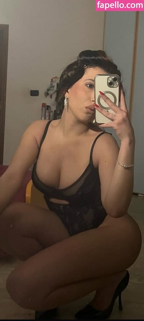 Naakte gelekte OnlyFans-foto van Marialuna Damico