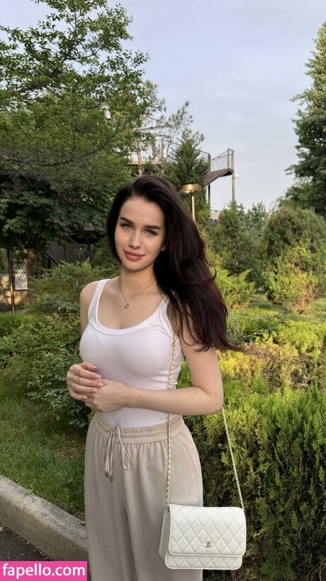 Naakte gelekte OnlyFans-foto van Plushflametwinklemeow