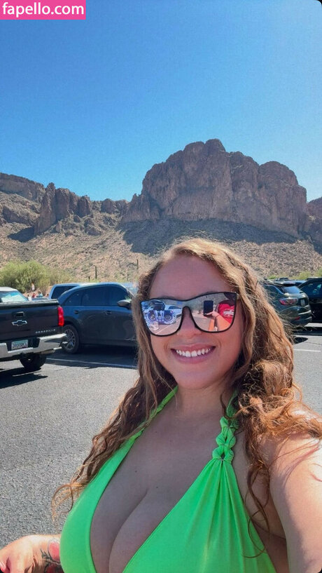 Naakte gelekte OnlyFans-foto van Mikayla Shea