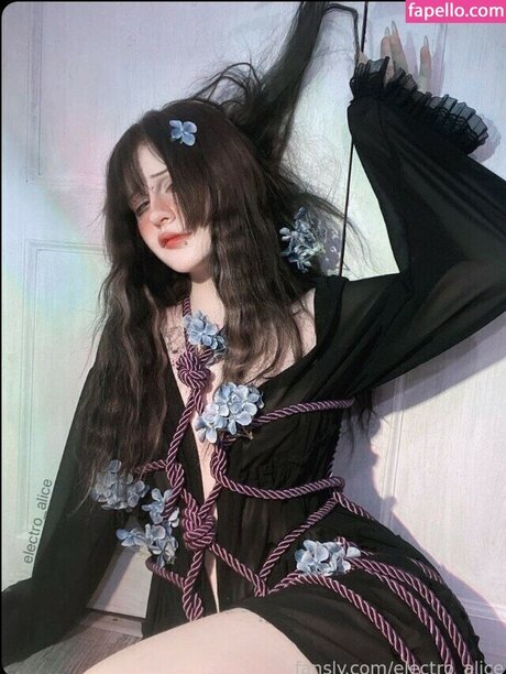 Naakte gelekte OnlyFans-foto van Electro Alice