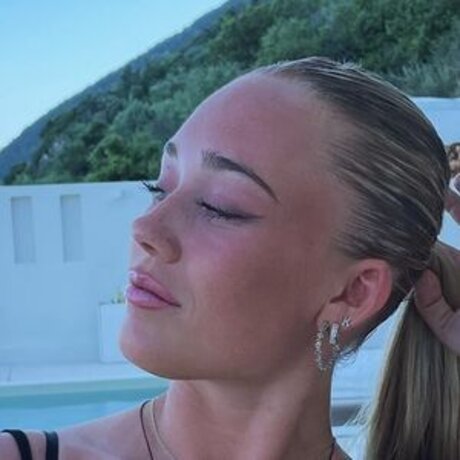 Naakte gelekte OnlyFans-foto van Julie Jorde