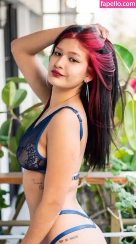 Naakte gelekte OnlyFans-foto van Nerunchis