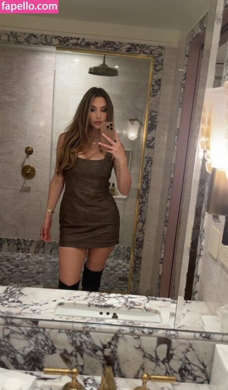 Naakte gelekte OnlyFans-foto van Femdom Mistress