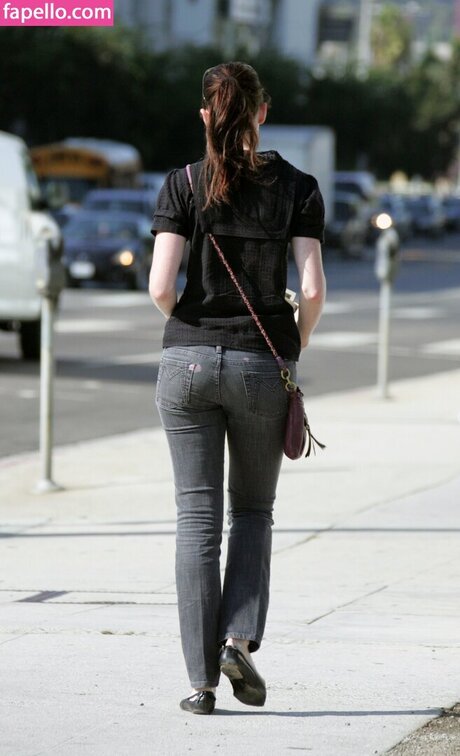 Naakte gelekte OnlyFans-foto van Alexis Bledel