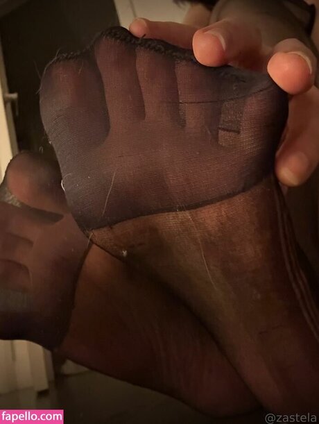 Naakte gelekte OnlyFans-foto van Zasterini