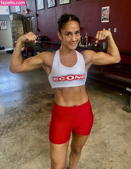 Naakte gelekte OnlyFans-foto van Amanda Serrano