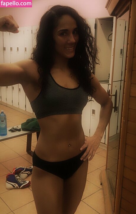 Naakte gelekte OnlyFans-foto van Amanda Serrano