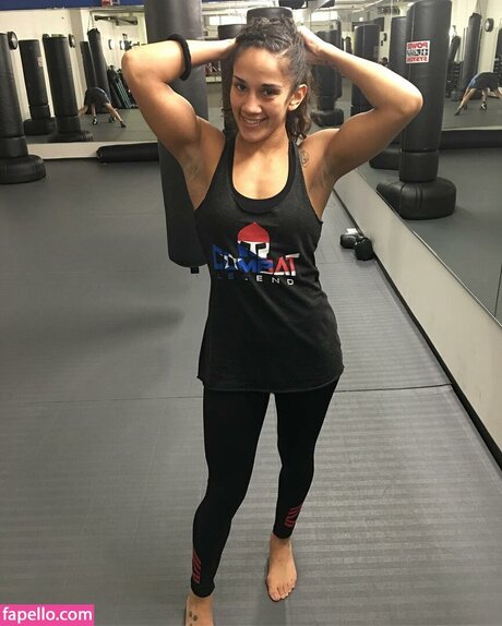 Naakte gelekte OnlyFans-foto van Amanda Serrano