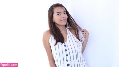 Naakte gelekte OnlyFans-foto van Youthlust