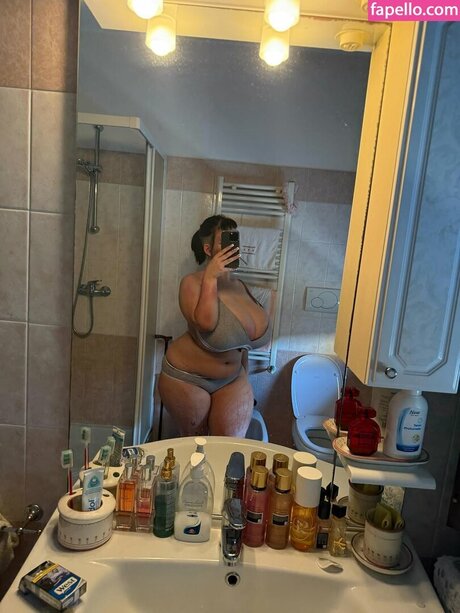 Naakte gelekte OnlyFans-foto van Vvalentinabonetalli