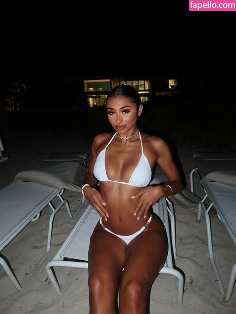 Naakte gelekte OnlyFans-foto van Jaya Araye Williams