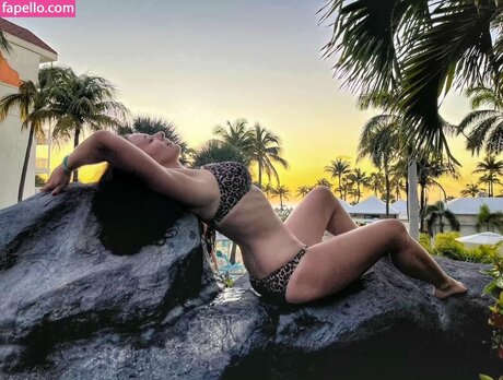 Naakte gelekte OnlyFans-foto van Sarah Gregory