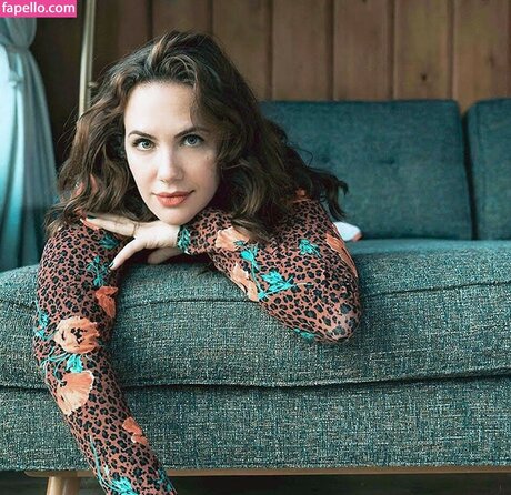 Naakte gelekte OnlyFans-foto van Kate Siegel