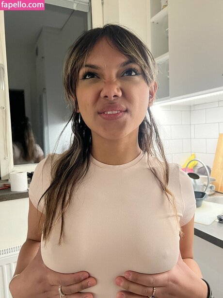 Naakte gelekte OnlyFans-foto van Natasha Revalo