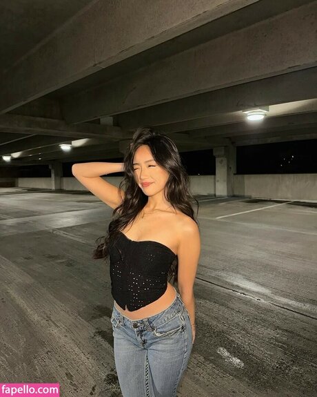 Naakte gelekte OnlyFans-foto van Daisy Chang