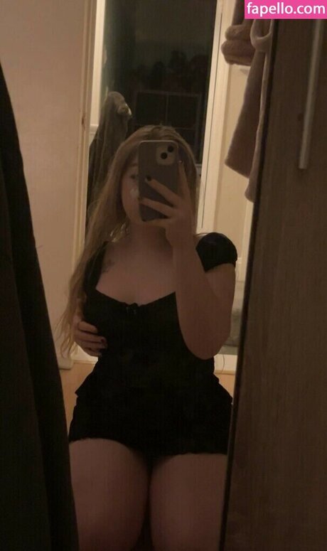 Naakte gelekte OnlyFans-foto van Tamothie